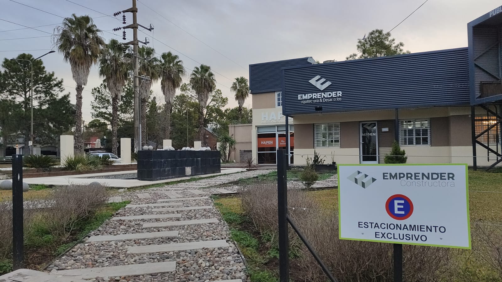 Una constructora top de Funes vive un insólito calvario: otra firma le robó la marca y se apropió su identidad